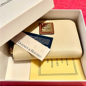 NWT Dooney & Bourke Zip Around
Card Case Wallet In The Classic Bone Color.